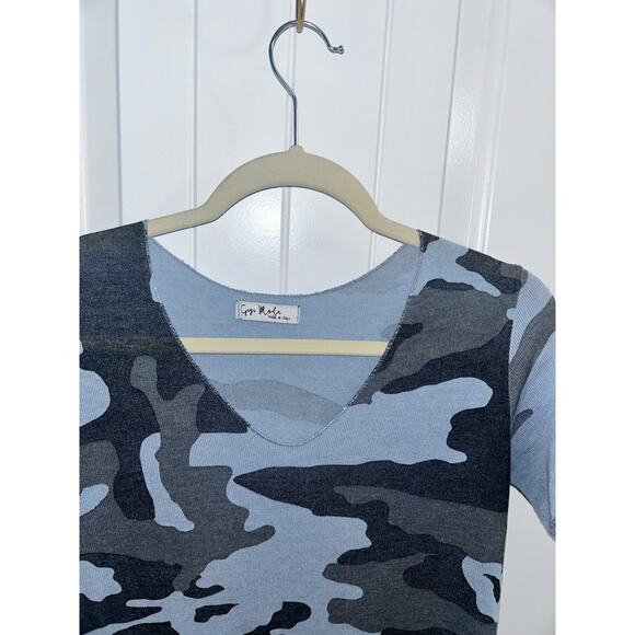 Gigi Moda Apuma Camo V-Neck Top Gray Charcoal Metallic Hem Viscose Made in Italy - Picture 4 of 9